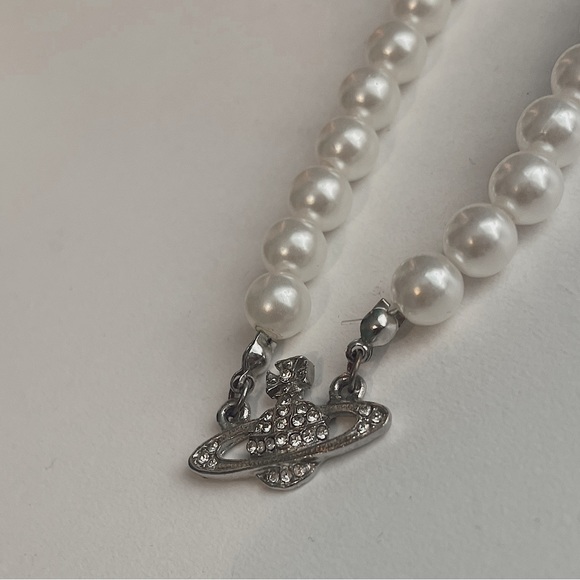 Vivienne Westwood inspired necklace. Sparkly Silver Celestial Pearl Choker - Picture 4 of 4